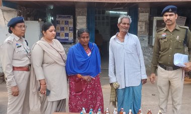 अवैध शराब समेत बुजुर्ग दंपत्ति गिरफ्तार