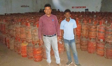 दुर्ग में इस गैस एजेंसी पर बड़ी कार्रवाई, सैकड़ों सिलेंडर जब्त