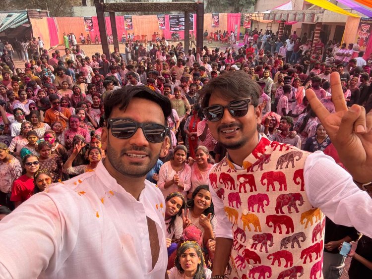 कालीबाड़ी में ‘फागुन महोत्सव’ की धूम, भजन और टेक्नो बीट्स पर झूमे युवा