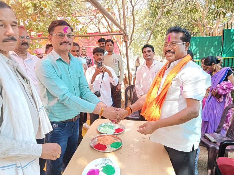 दंतेवाड़ा के कसौली कैंप में होली मिलन कार्यक्रम, विधायक चैत राम अटामी समेत जनप्रतिनिधियों ने लगाया गुलाल