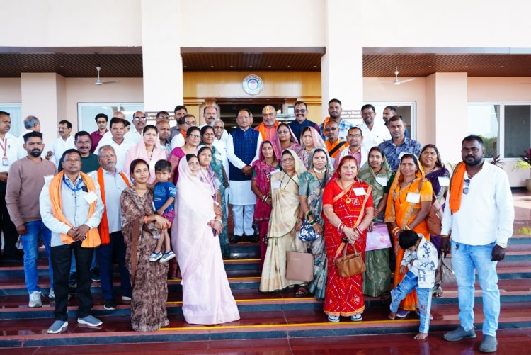 दुर्ग ग्रामीण के सरपंचों ने देखी विधानसभा की कार्यवाही, विधायक ललित चंद्राकर के साथ मुख्यमंत्री से की मुलाकात