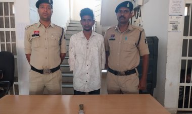 हथियार लहराकर दहशत फैलाने वाला युवक गिरफ्तार