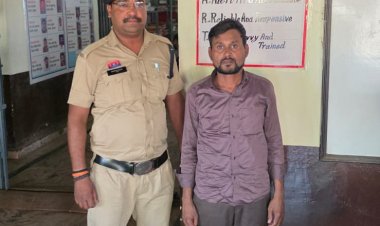 स्कूल के पास सट्टा खिलाते आरोपी गिरफ्तार, 44 हजार से ज्यादा की सामग्री जब्त