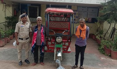 सब्जी मंडी में ई-रिक्शा से हो रहा था अवैध शराब परिवहन, पुलिस ने दो आरोपियों को दबोचा