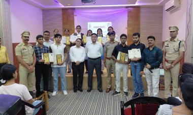 CG बोर्ड और CBSE टॉपर्स को SSP ने प्रशस्ति पत्र व स्मृति चिह्न देकर किया सम्मानित, विद्यार्थियों और अभिभावकों को दिया मार्गदर्शन