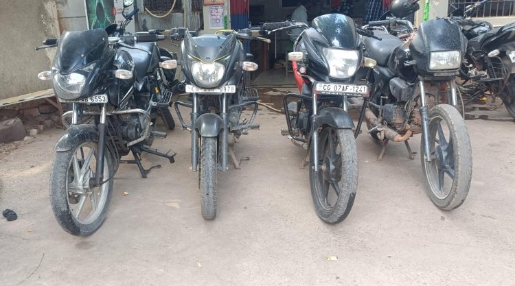  4 चोरी की मोटरसाइकिल बरामद, दो नाबालिग पकड़े गए