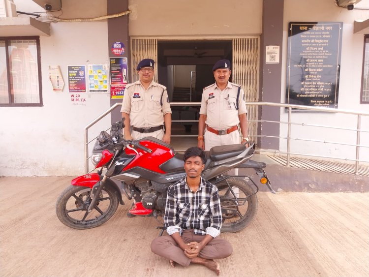 रात में राहगीर को रोककर लूट करने वाले एक नाबालिग सहित दो पकड़े गए