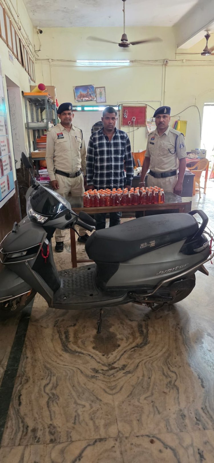 दुर्ग पुलिस की कार्रवाई: 305 पौवा अंग्रेजी शराब के साथ 3 आरोपी गिरफ्तार