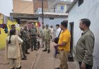 पुलिस का तड़के चार घंटे का मेगा अभियान: 34 पौवा अवैध शराब जब्त, 7 वारंटियों पर कार्रवाई
