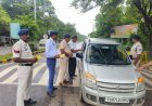 दुर्ग पुलिस का ट्रैफिक अभियान तेज, बाजारों से हाईवे तक व्यापारियों और वाहन चालकों को दी समझाइश