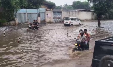 चंदनडीह में जलभराव से हाईवे पर रेंगते वाहन, सिरसा गेट मार्ग बंद