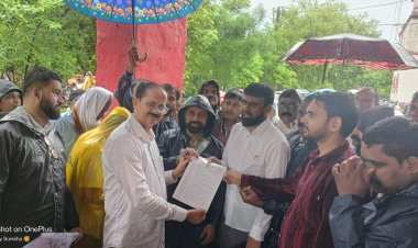 स्वास्थ्य कर्मचारियों ने खोला मोर्चा, मांगों को लेकर मुख्यमंत्री और स्वास्थ्य मंत्री के नाम सौंपा ज्ञापन