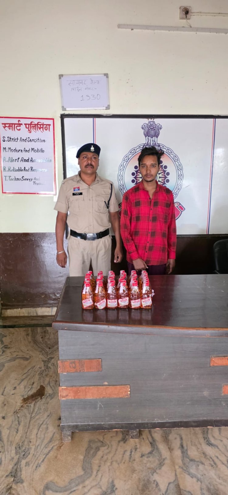 चाय-नाश्ते के ठेले से अवैध शराब बेच रहा था युवक, 45 पौवा शराब के साथ गिरफ्तार