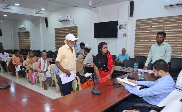 जनदर्शन में किसानों की गुहार: जलभराव से फसल बचाने और सड़क प्रभावितों को मुआवजा दिलाने की मांग