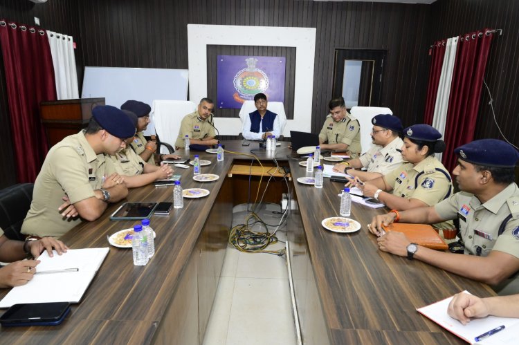 दुर्ग पहुंचे डीजीपी अरुण देव गौतम, कानून-व्यवस्था और ITMS की समीक्षा, स्मार्ट पुलिसिंग पर दिया जोर