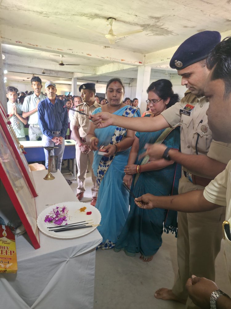राष्ट्रीय एकता दिवस पर बलरामपुर में छात्र-छात्राओं का सम्मान, एसपी वैभव बैंकर ने दिया सफलता का मंत्र