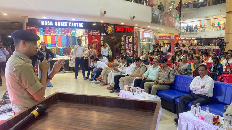 ट्रेजर आइलैंड मॉल में साइबर सुरक्षा, नशा मुक्ति और यातायात जागरूकता अभियान