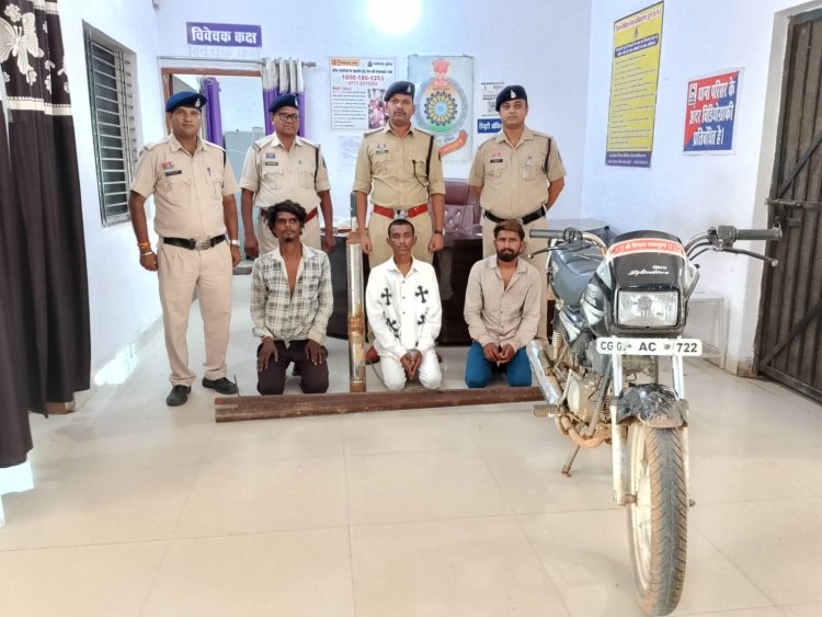 फ्लाई ऐश ब्रिक्स में चोरी करने वाले 3 आरोपी गिरफ्तार, पंप और लोहे के एंगल बरामद