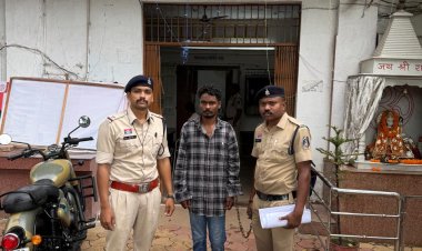 शराब के लिए पैसे नहीं मिले तो दुकान में घुसकर लूट, धारदार हथियार दिखाकर दी धमकी