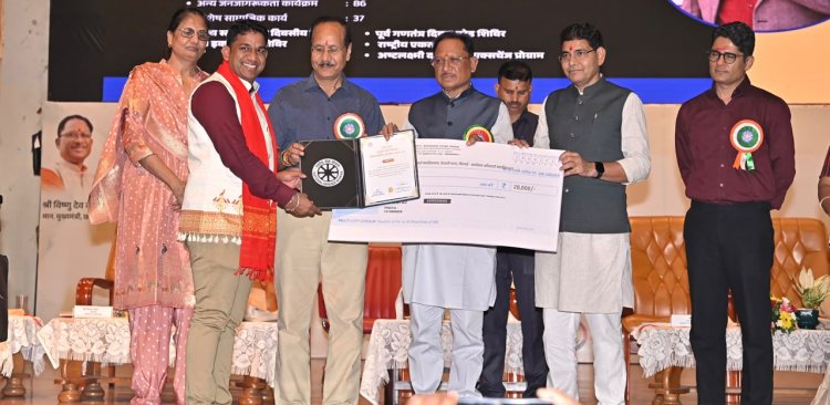 श्रेष्ठ कार्यक्रम अधिकारी सम्मान से नवाजे गए सुरेश कुमार ठाकुर