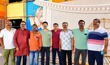 वैशालीनगर कालीबाड़ी में 50वें दुर्गोत्सव की भव्य तैयारी, कोलकाता के कलाकार बना रहे आकर्षक पंडाल