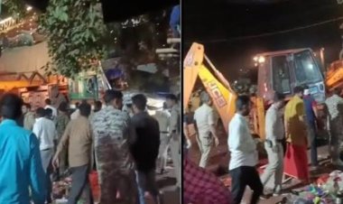 बेकाबू ट्रक ने श्रद्धालुओं को कुचला, 18 की मौत, 30 से अधिक घायल