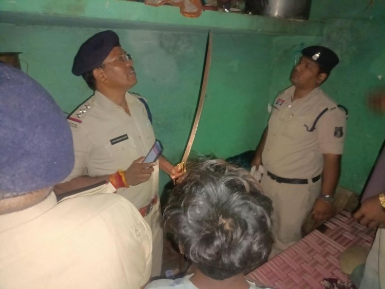तड़के 4 बजे दुर्ग पुलिस का बड़ा सर्च ऑपरेशन, 185 जवानों ने गुंडा-बदमाशों और संदिग्धों के ठिकाने खंगाले, बड़ी संख्या में अवैध हथियार बरामद