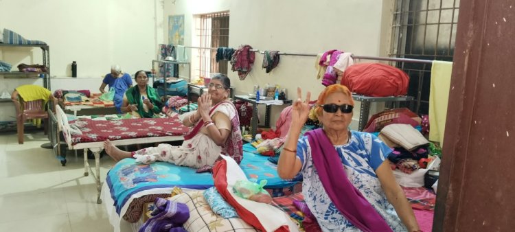 नवरात्रि की शुरुआत में दिशा संस्था ने जरूरतमंदों के बीच बांटी राहत सामग्री