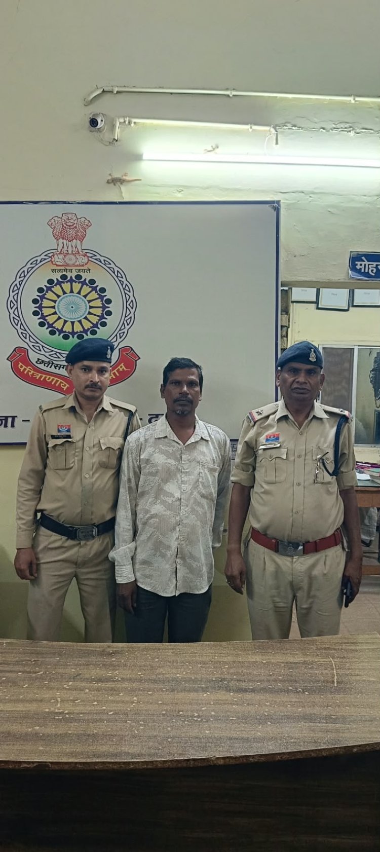 उतई में सट्टा-पट्टी लिखते 43 वर्षीय आरोपी गिरफ्तार, ₹5,560 की सामग्री जब्त