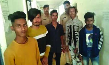 चाकूबाजी के 5 आरोपी गिरफ्तार