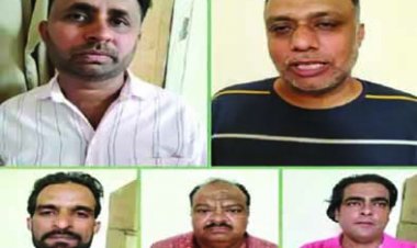 जुआ खेलते पकड़े गए 5 बड़े कारोबारी