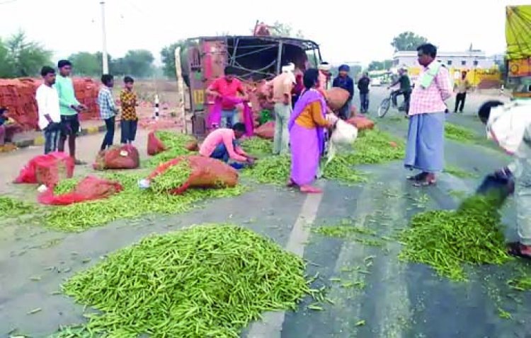 माजदा और ट्रक में भिड़ंत से 3 घायल, 2 गंभीर