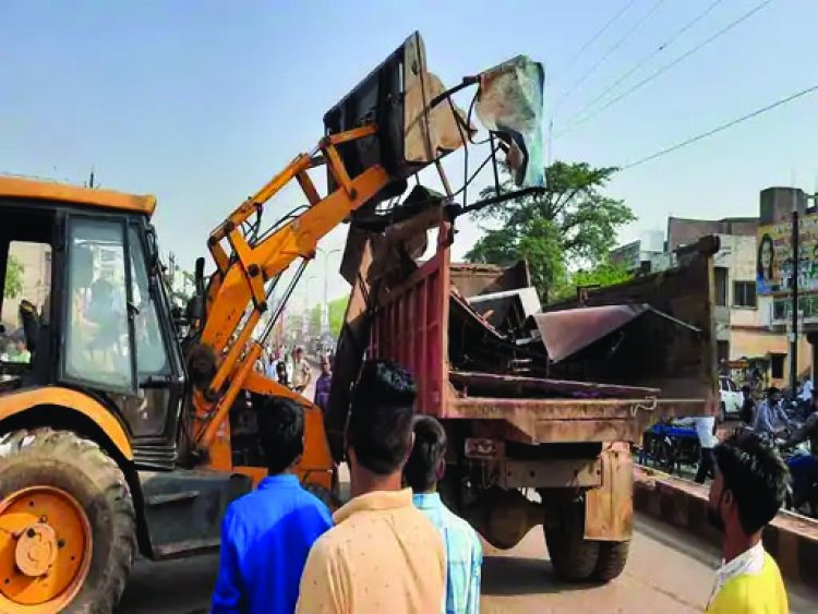 संडे मार्केट की सैकड़ों दुकान जमींदोज