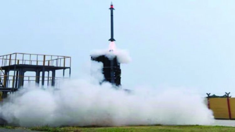 सतह से हवा में मार करने वाली दो मिसाइलों का सफल परीक्षण