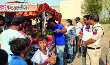 तपती धूप में प्रभावितों को सहारा देने नींबू पानी और आम पना की व्यवस्था