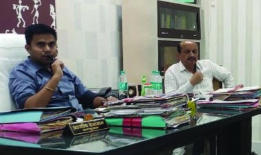 अवैध होर्डिंग्स को निकालने दो दिन की मोहलत