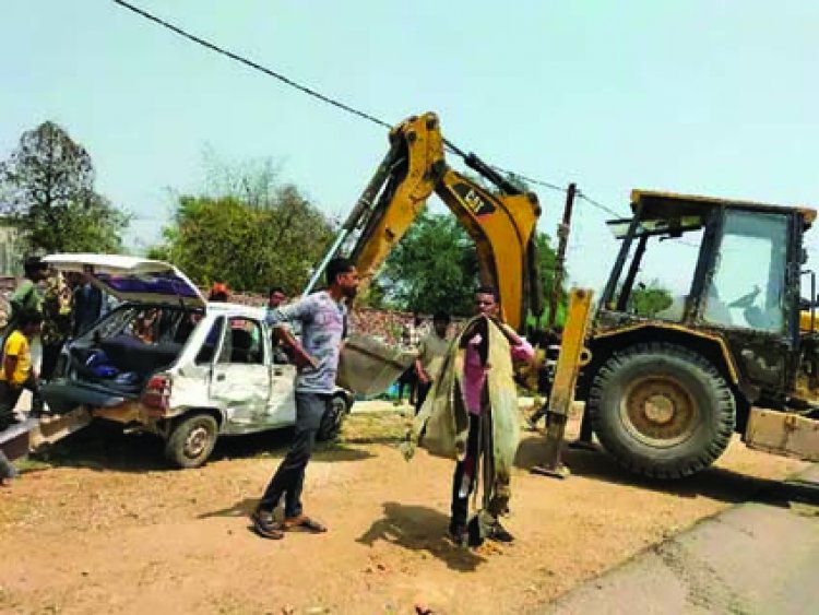 ब्रेक फेल होने से अनियंत्रित कार मकान में जा घुसी, 2 की मौत