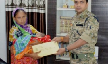 दो लाख की इनामी महिला माओवादी ने किया समर्पण