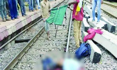 दुर्ग रेलवे स्टेशन में हादसा: चलती ट्रेन में चढ़ रहे लोको पायलट की पैर फिसलने से मौत
