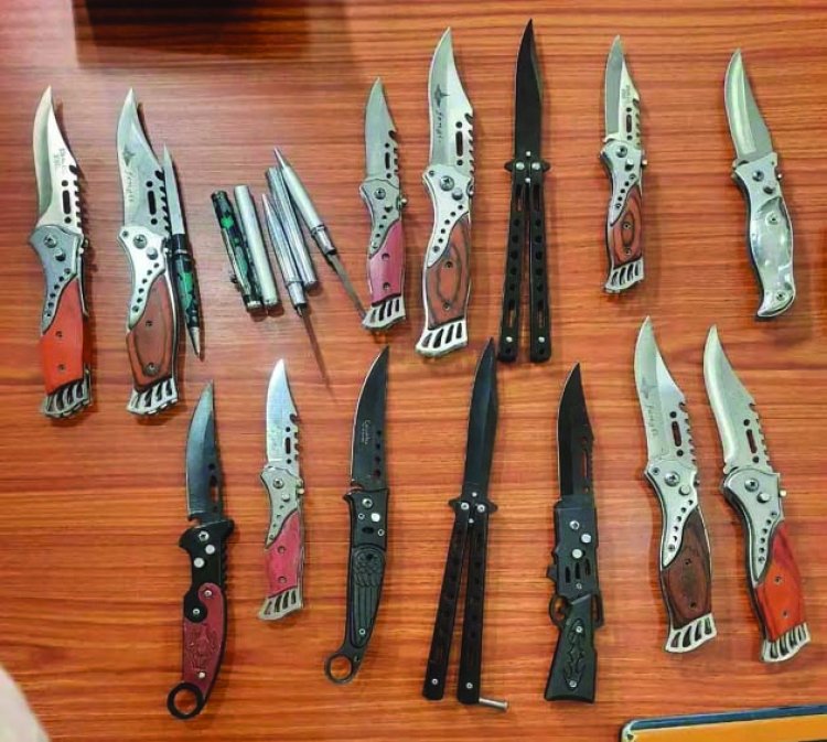 रायपुर पुलिस ने चलाया विशेष अभियान, बरामद किए बटनदार चाकू