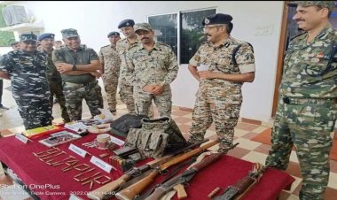 पुलिस-नक्सली मुठभेड़ में भारी मात्रा में हथियार व गोला बारूद बरामद