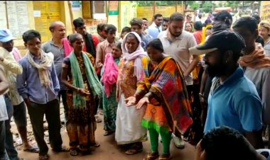 नहीं मिला वेतन, कैसे मनाएंगे त्यौहार:  सफाई कर्मचारियों ने घेरा निगम दफ्तर