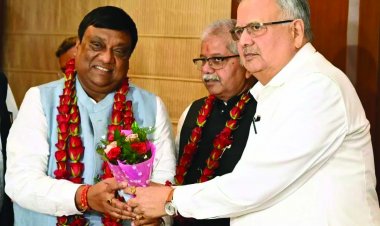 डॉ रमन सिंह ने नारायण चंदेल को नेता प्रतिपक्ष चुने जाने पर दी बधाई