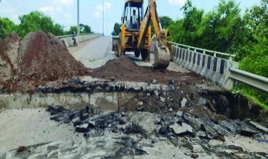 बारिश ने खोली भ्रष्टाचार की पोल, दुर्ग में चार साल पहले 22 करोड़ से बना पुल धसा