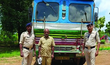 ट्रक में भरा अवैध कबाड़ जब्त, चालक गिरफ्तार