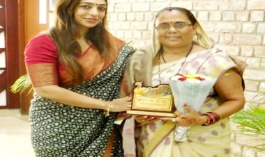 श्री शंकराचार्य टेक्निकल कैंपस ने किया पदमश्री श्रीमती फुलबासन बाई यादव का सम्मान