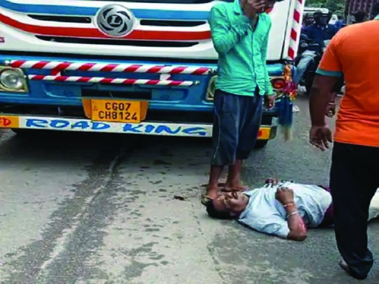 सड़क पार करते समय ट्रक की चपेट में आने से बीएसपी कर्मी की मौत