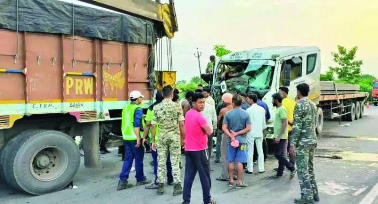 ट्रेलर ने पीछे से ट्रक को मारी ठोकर, ट्रेलर चालक की मौत