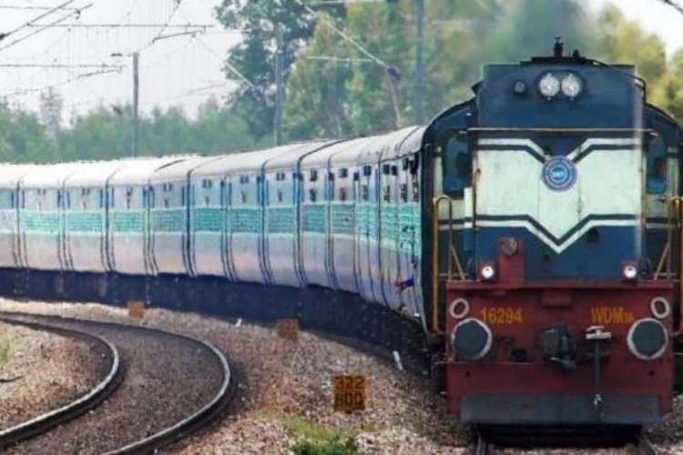 दलाल झटक रहे कन्फर्म ट्रेन टिकट, रेलवे की वेबसाइट में सेंधमारी; IRCTC ने रद्द किए 37 लाख आईडी