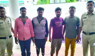 क्राइम ब्रांच के अधिकारी-कर्मचारी बनकर लोगों को लूटने वाला गिरोह पुलिस गिरफ्त में